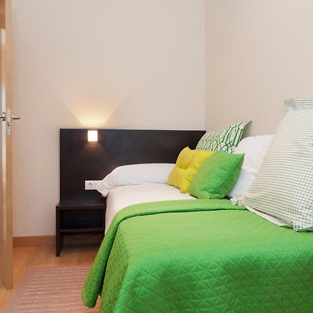 Aparthotel Jardines De Aristi Vitoria-Gasteiz Ruang foto